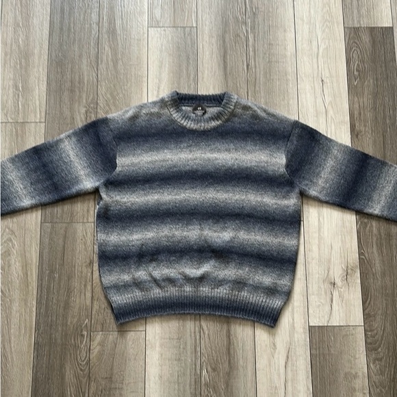 Gray Gradient Sweater - Picture 4 of 4